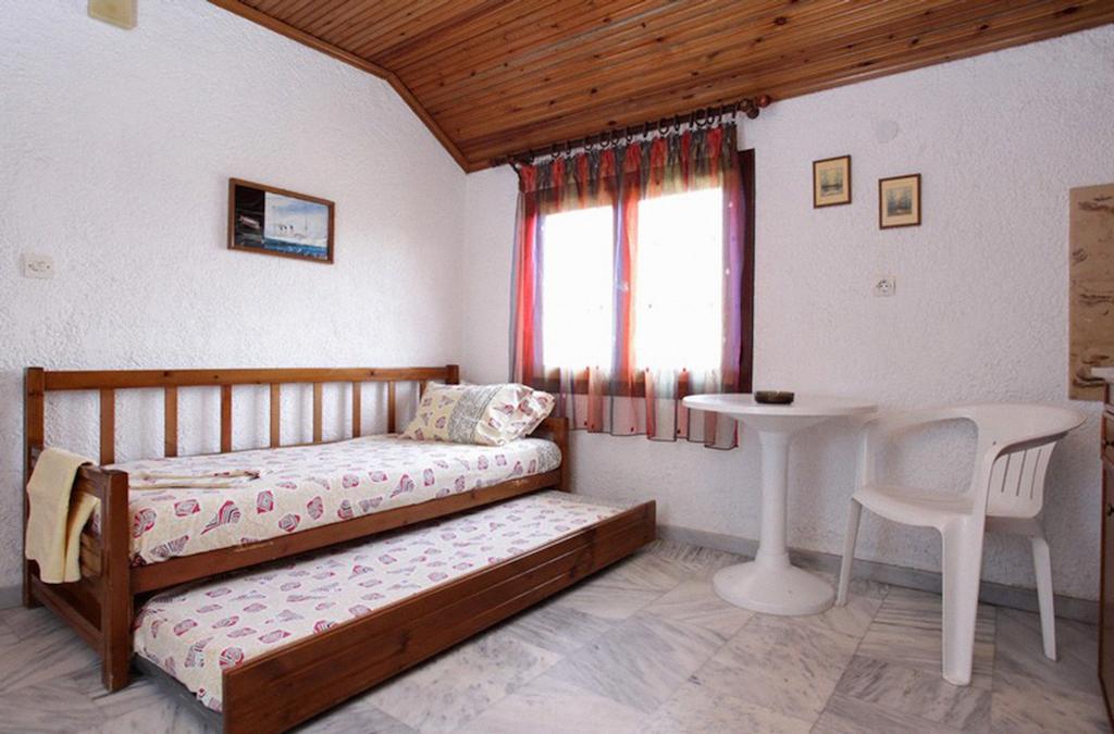 Kehagias Apartments Nea Vrasna Ruang foto